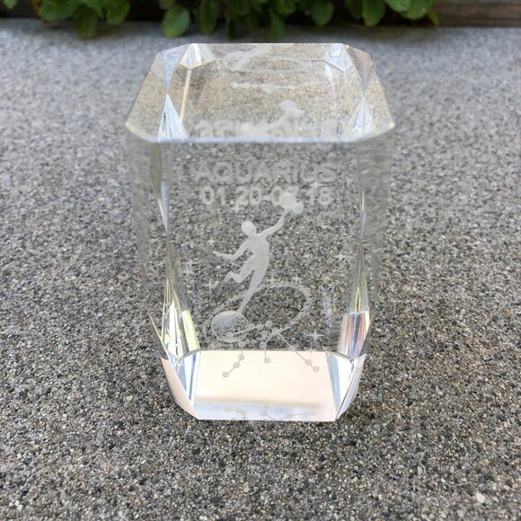 Laser Etched AQUARIUS Zodiac 1.20-2.18 Sign Paperweight Glass Figurine 3" x 2" - Picture 1 of 8